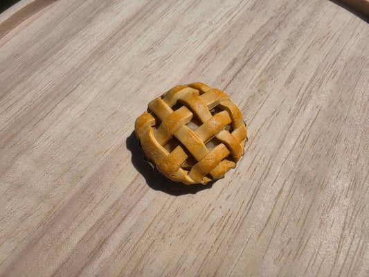 Miniature Lattice Pie Refrigerator Magnet – Polymer Clay Bottlecap Art, Handmade Kitchen Decor, Cottagecore Gift, Cute Fridge Magnet
